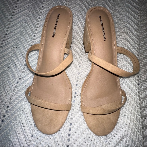 Tan Amazon Essentials Women's Thin Two Strap Heeled Slide 9.5 never worn - Picture 2 of 5